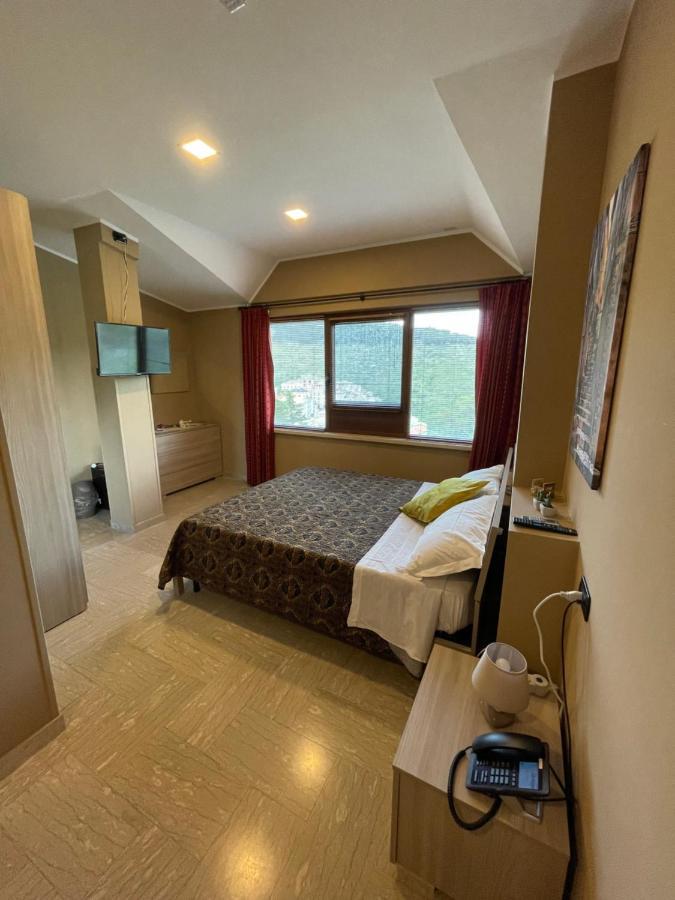 Divino Bistrot E Relais Hotel Lenola Luaran gambar